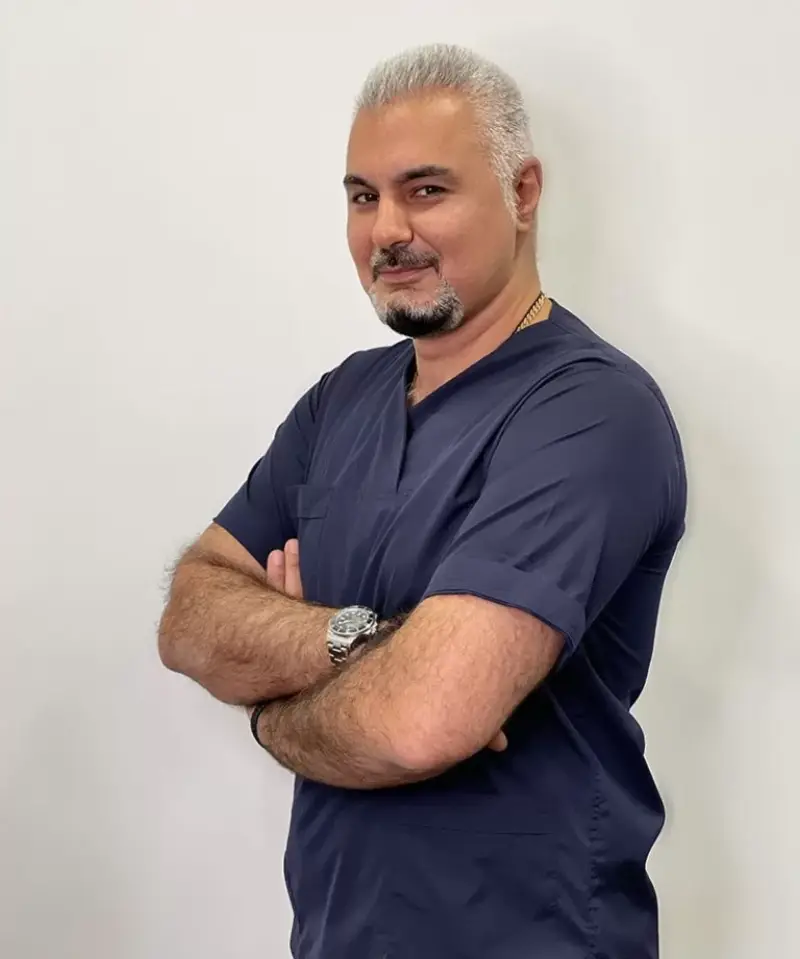 با بیش از ۲۰ سال تجربه در حوزه زیبایی و پوست، دکتر رامین یحیوی و تیم مجرب و متخصصش توانسته‌اند با ارائه خدمات با کیفیت و متمایز، اعتماد و رضایت بی‌نظیر بیماران خود را جلب کنند.