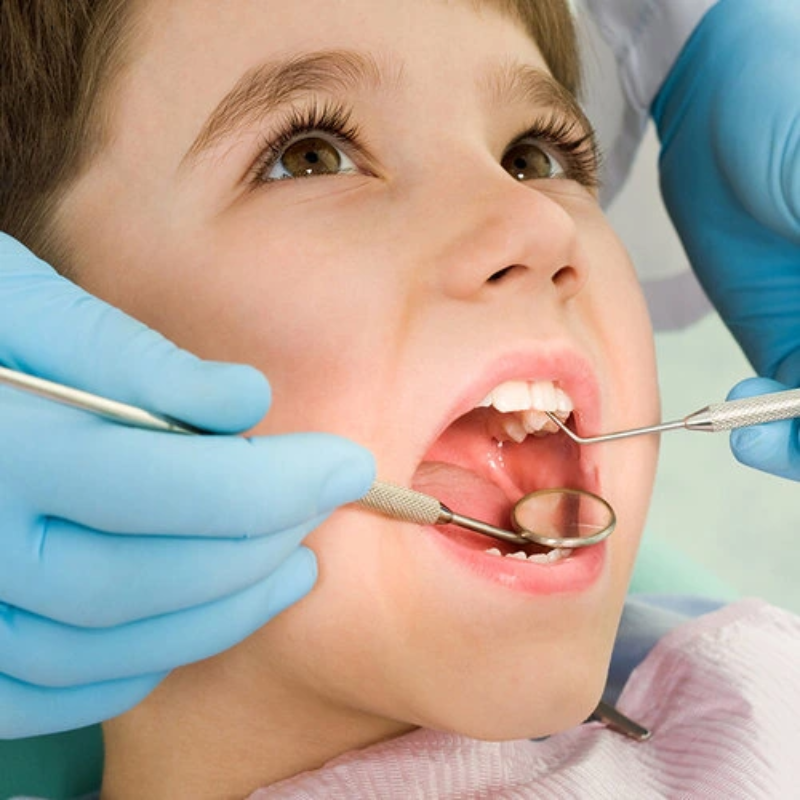 انتخاب بهترین دکتر دندانپزشک زیبایی از جمله تصمیمات مهمی است که بر سلامت دهان و دندان‌ها تأثیر مستقیم دارد.