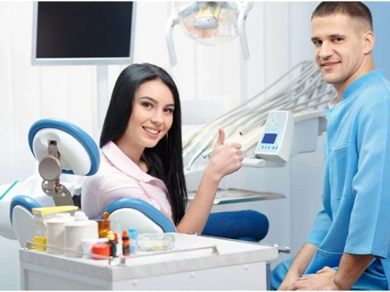 دندانپزشک ترمیمی متخصص در ترمیم و بهبود وضعیت دندان‌ها با استفاده از روش‌ها و مواد پیشرفته است.