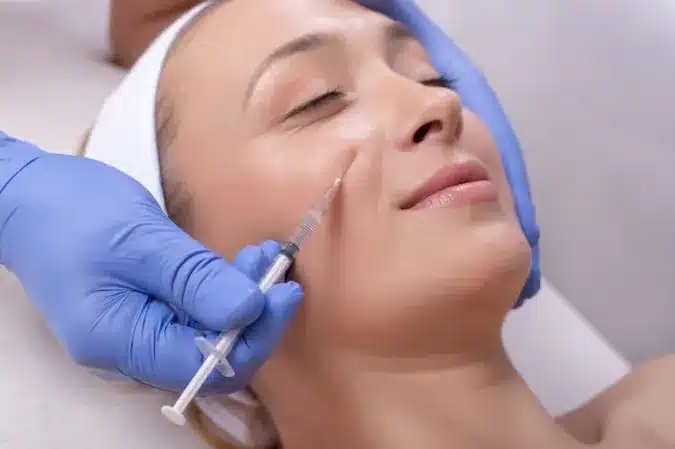 Consulting with a qualified cosmetic surgeon can help individuals determine whether fat transfer or fillers for cheeks.